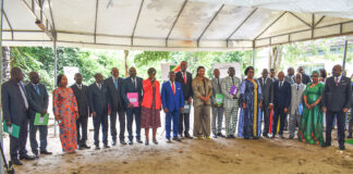 Remise des lettres de missions aux différents instituts de la recherche Les ministres et les directeurs généraux