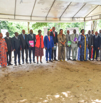 Remise des lettres de missions aux différents instituts de la recherche Les ministres et les directeurs généraux